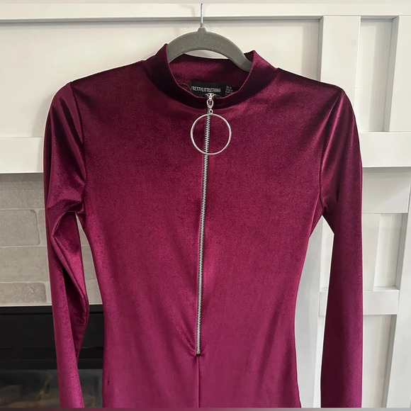 Pretty little thing wine velvet zip up  jumpsuit| size 4 - Picture 3 of 4